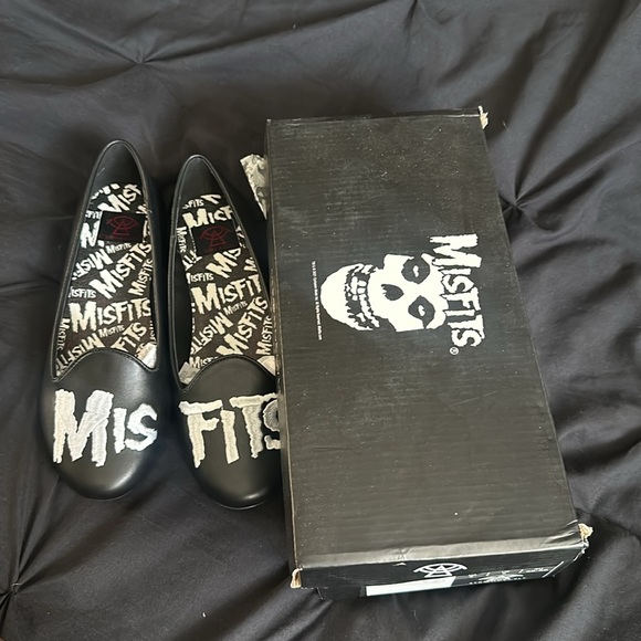 🖤💀Misfits Flats🖤💀 - Picture 4 of 4